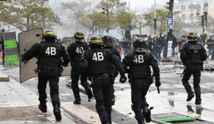 法“黄马甲”运动暴力事件频发 警方一天内拘捕254人