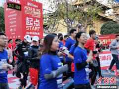  奥运冠军王军霞、刘虹上海领跑 数千体育爱好者健康奔跑迎新