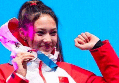 谷爱凌 “解锁”两项冠军 创国际雪联新历史