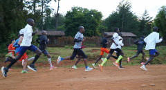 中国马拉松集训队在肯尼亚训练备战 力争奥运会跑进前八
