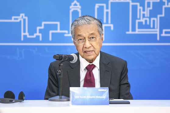 外媒:马来西亚新总理争议中就职 马哈蒂尔拟推动不信任表决