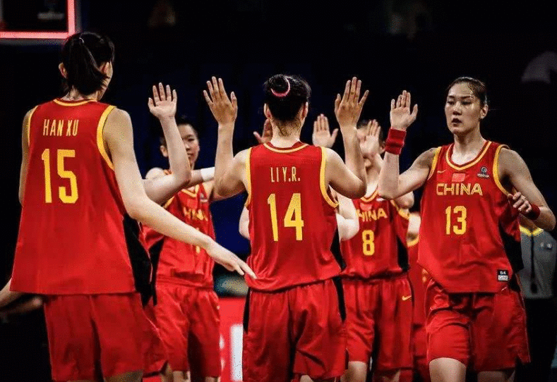 中国女篮回国备战奥运 许利民：大家状态很不错