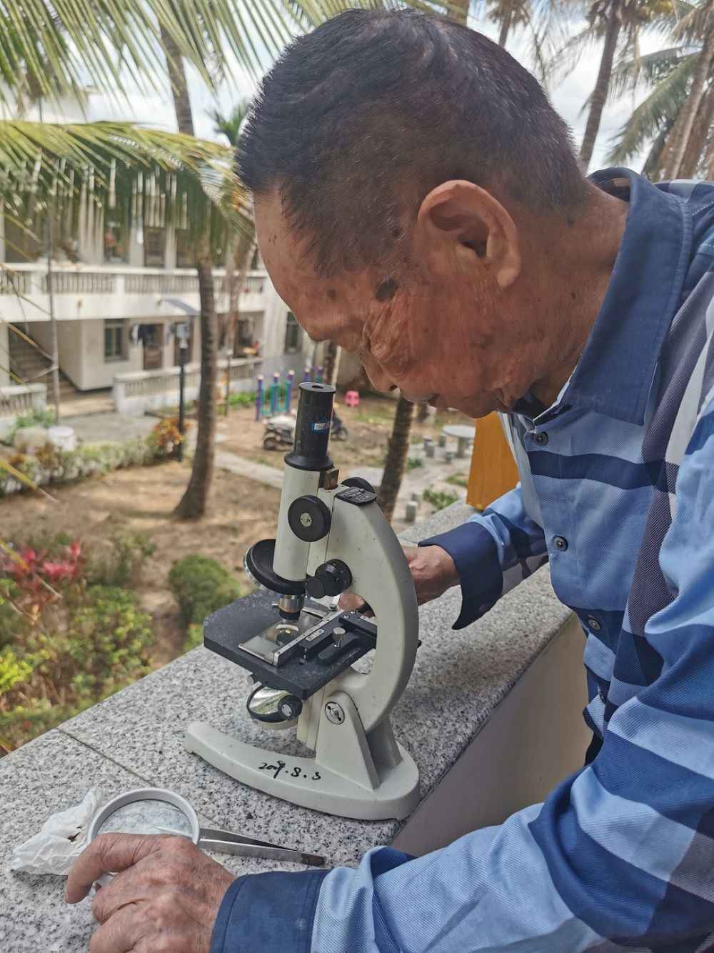 袁隆平:中国不会出现“粮荒” 完全能够自给自足
