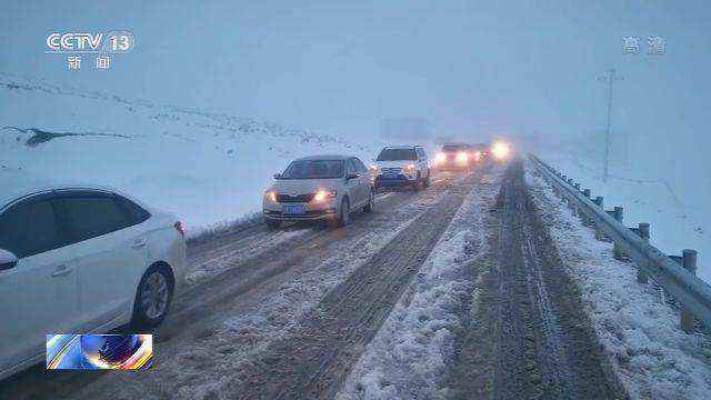 西藏雨雪天气致泥石流塌方 国道318线受阻已恢复通车