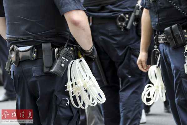 美媒文章:美警察对黑人暴力执法绝非“特例” 但追责困难且警察经常胜诉