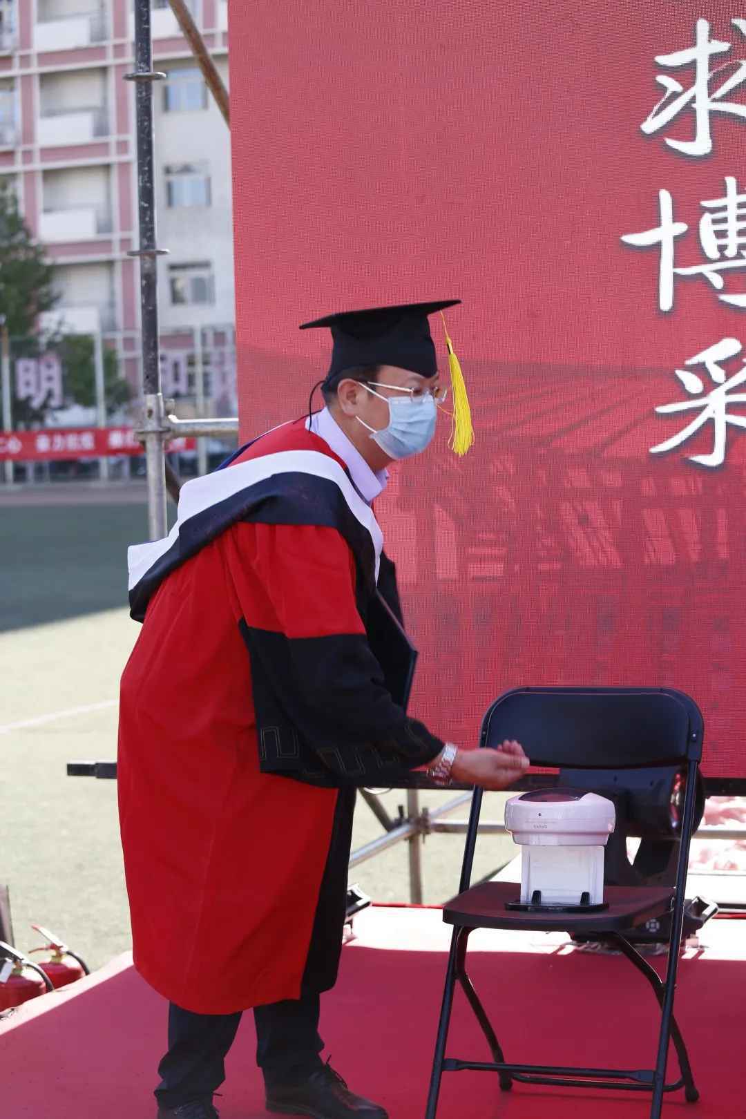 北京毕业季:核酸检测、洗手拨穗、线上毕业典礼