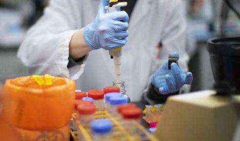 新冠病例猛增之际,美国民众不满检测“一团糟”