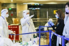 美国深陷卫生经济双重危机:新冠疫情持续反弹 财政刺激方案难 美国深陷卫生经济双重危机:新冠疫情持续反弹 财政刺激方案难
