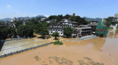 首现超警戒水位 长江上游今年最大洪水过境重庆主城