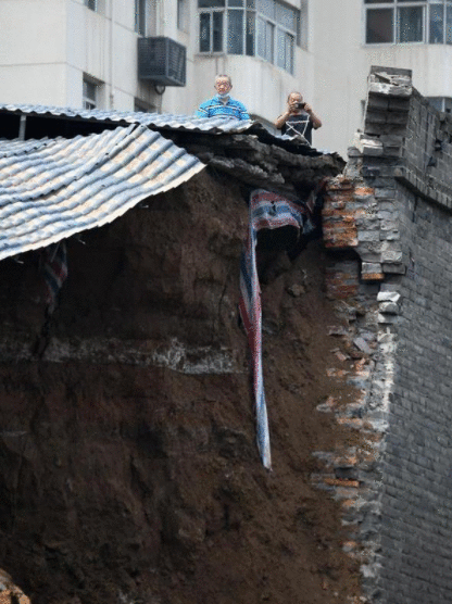 西安明秦王府一城墙坍塌后续：正在抢险加固城墙