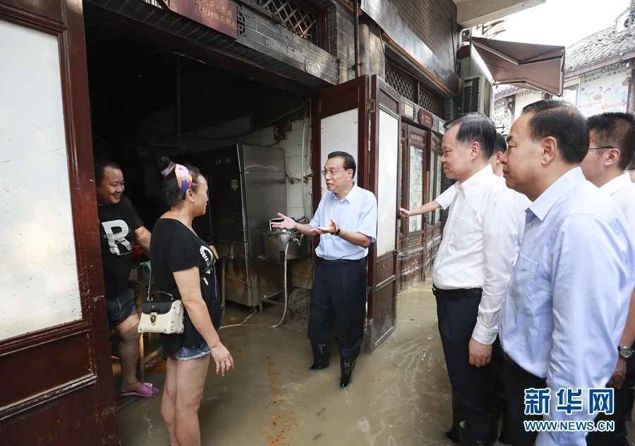 李克强在重庆考察时强调 做好防汛救灾和恢复重建工作 在改革开放中持续努力巩固经济恢复性增长势头