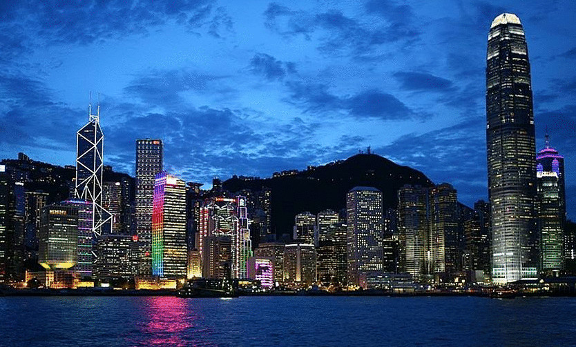 关于香港特别行政区实行“三权分立”的说法必须纠正