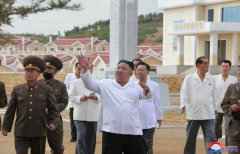 外媒:金正恩再赴受灾地区考察 承诺改善民众居住环境 外媒:金正恩再赴受灾地区考察 承诺改善民众居住环境