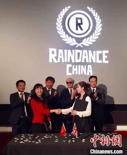 1988年出生的王丹婷，在英国留学期间，积累电影知识的同时，积极投身于中英文化交流活动中。受访者供图