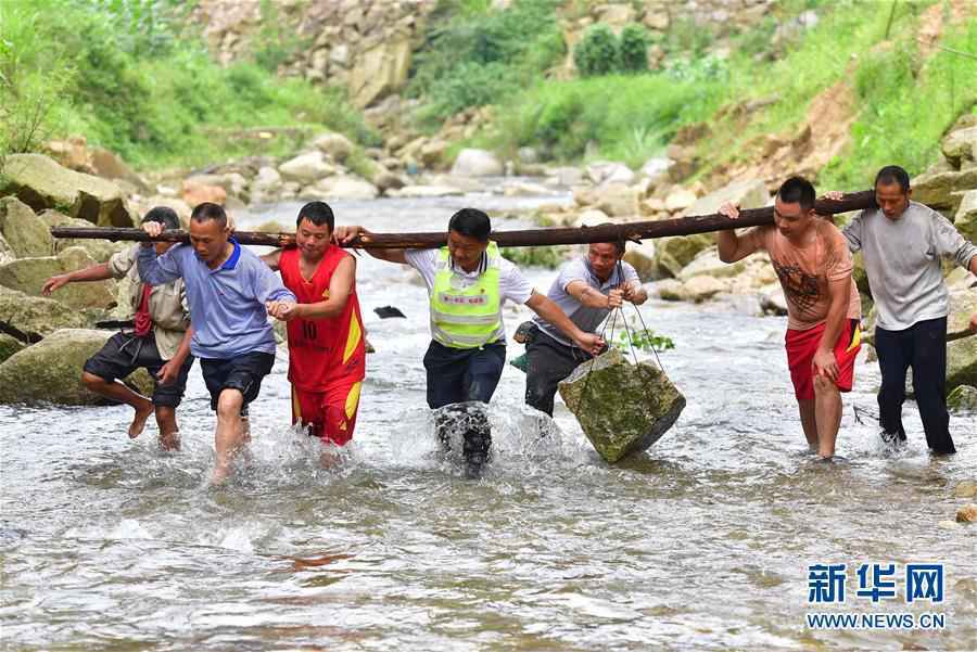伟大旗帜引领历史巨变——习近平新时代中国特色社会主义思想指引“十三五”经济社会发展述评