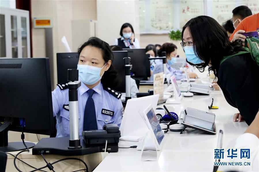 伟大旗帜引领历史巨变——习近平新时代中国特色社会主义思想指引“十三五”经济社会发展述评