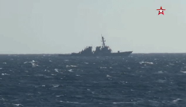 ​俄罗斯国防部公布俄军舰驱离美国海军驱逐舰视频