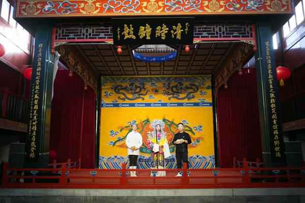 直播于北京安徽会馆戏楼举行，此处是北京现存的四座民间大戏楼之一。