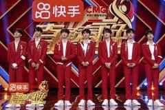  时代少年团亮相《直通春晚》 吊发杂技再现舞台