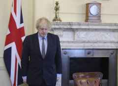 约翰逊竟称英国疫苗施打计划成功是因为贪婪？