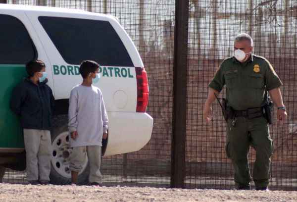 外媒：美墨边境三月被捕非法移民数量创20年新高