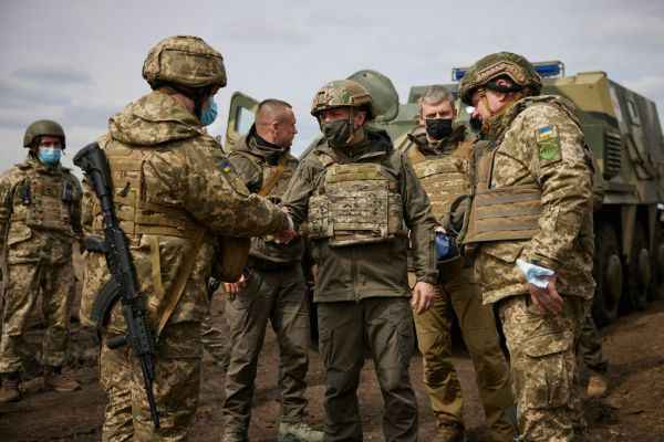 外媒：俄十万大军压向乌克兰边境