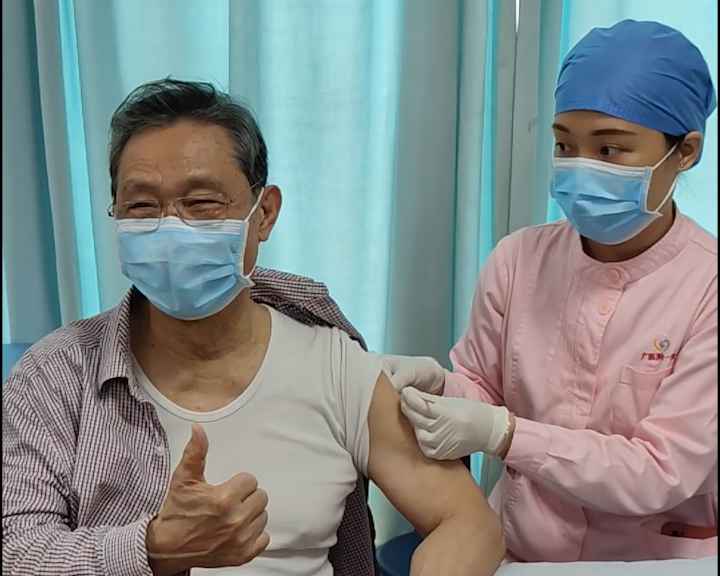 “感觉很好！”钟南山院士接种新冠疫苗