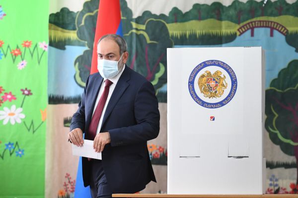 外媒：亚美尼亚看守总理所在政党赢得议会选举