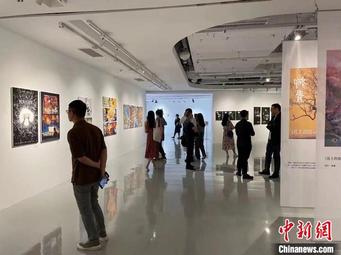 观众在观展。　主办方供图