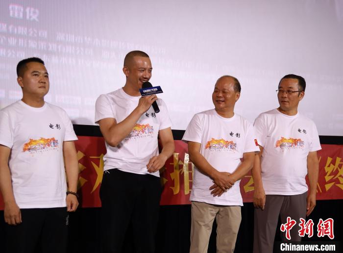 吴治廷(左2)亮相推介会。广东省电影局 供图 广东省电影局 供图