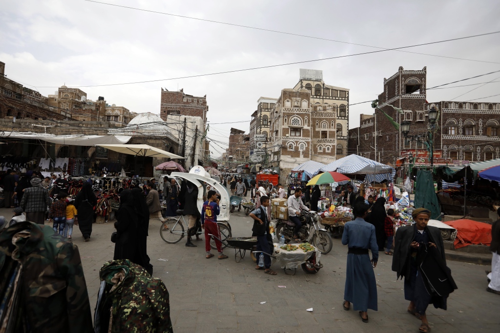 外媒：也门亲政府军和胡塞武装交火 已致78人死亡