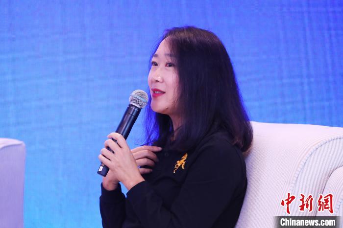 图为中国内地女导演、编剧李海蜀在发言。　刘占昆 摄