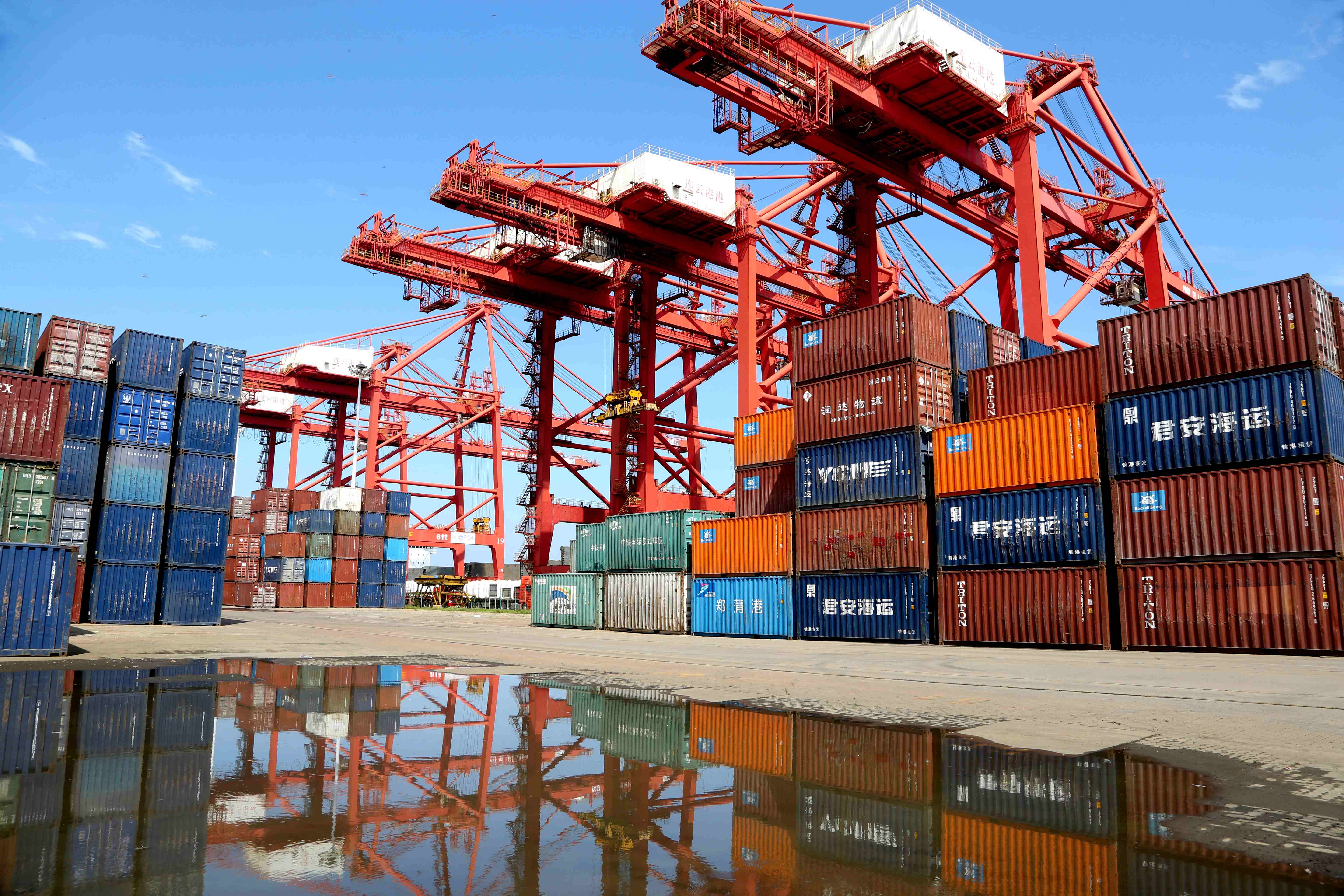 中国7月出口同比增长18%，外媒：强劲超预期